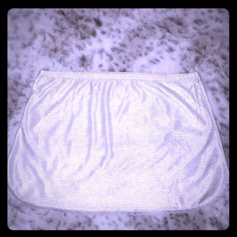 VINTAGE MINISKIRT SLIP🤍